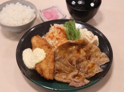 E.生姜焼きと魚フライ定食