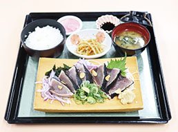 D.鰹タタキ定食